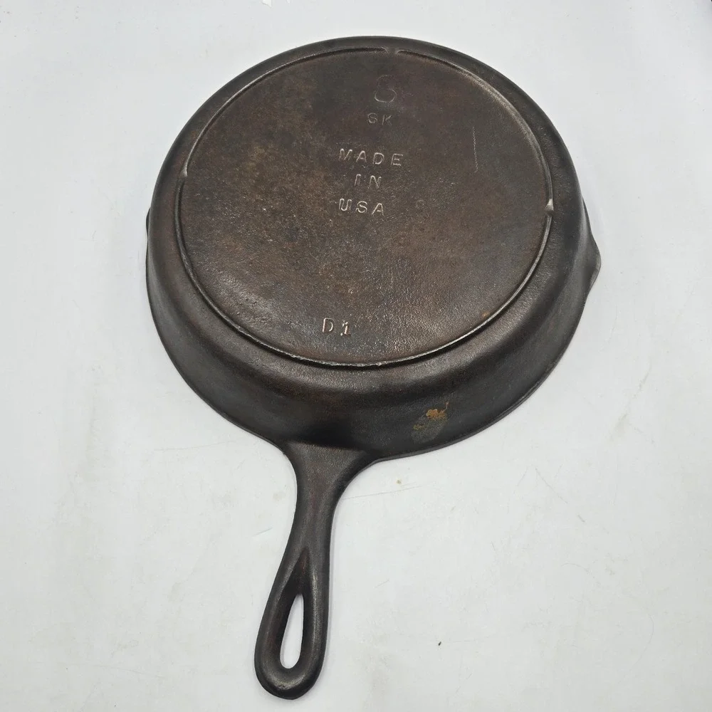 VTG SK LODGE D Cast Iron USA #8 -3 Notch Heat Ring Skillet Pan Excellent Conditi